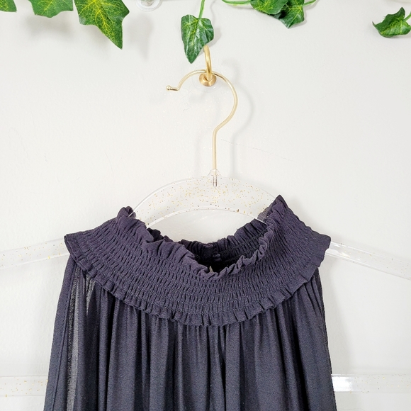 Forever 21 contemporary flowy top very open sides - Picture 6 of 8